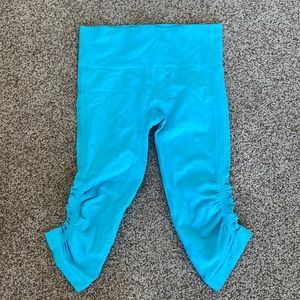 Lululemon ebb in flow Capri spry blue turquoise leggings high waisted 6